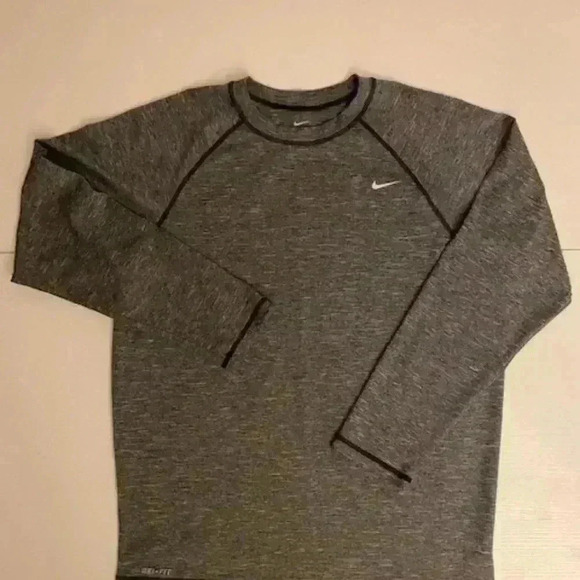Nike Air Dry Fit Grey Activewear Long Sleeve Tee NWOT. Size M - Picture 2 of 7